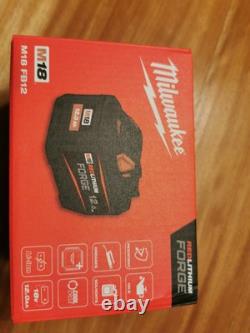 Batterie Milwaukee neuve forge m18 12.0, État neuf